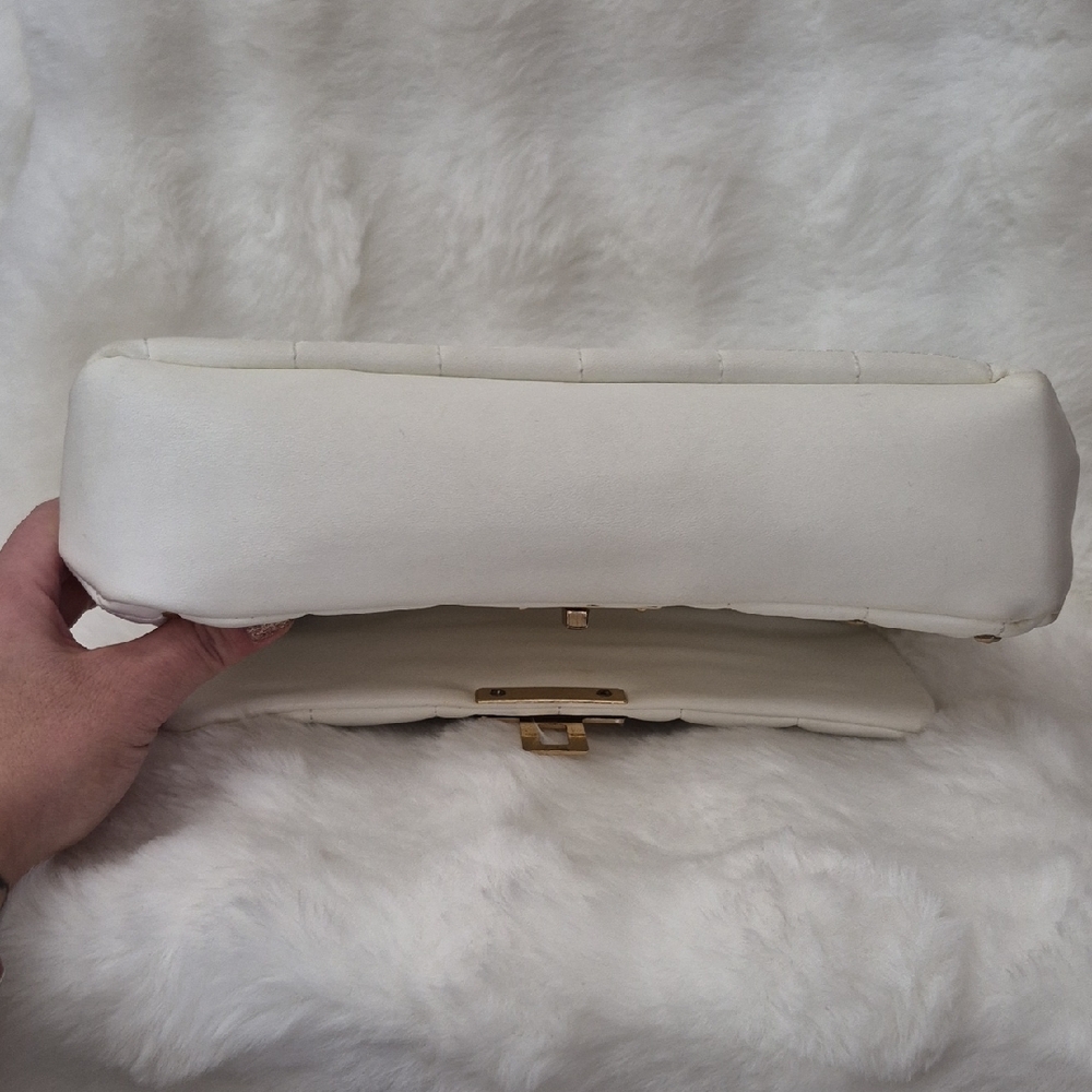Aldo Ivory Quilted Shoulder Bag with Gold Chain - Picture 5 of 16